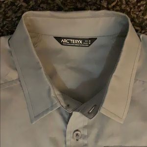 NWOT ARC’TERYX button up with zipper pocket, gray.